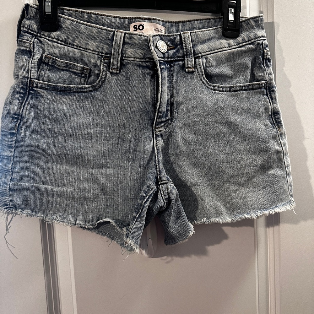 SO Low Rise Denim Shorts Light Wash Distressed Raw Hem Size 11 / 30W